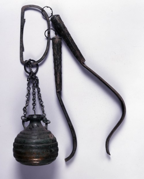 3 Oil flask & two strigils British Museum BM image