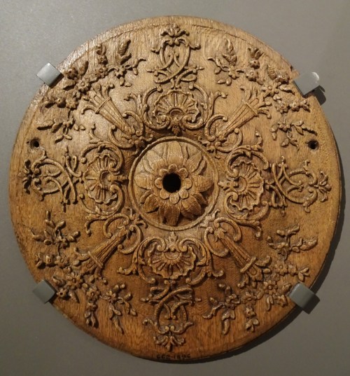 17 Carved oak boss French 1700to25 V & A sm