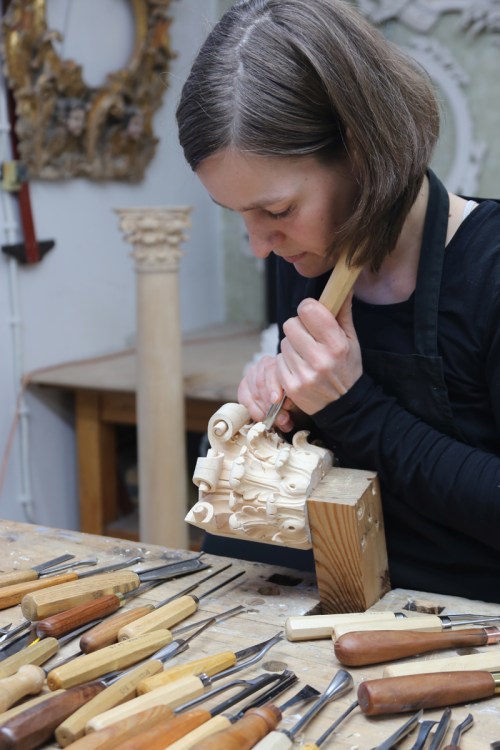 15 mark-alexander-Luise carving a capital sm