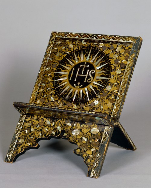 Lecturn, ca. 1600 Lacquer, gold, shell Museum purchase Peabody Essex Museum E76703