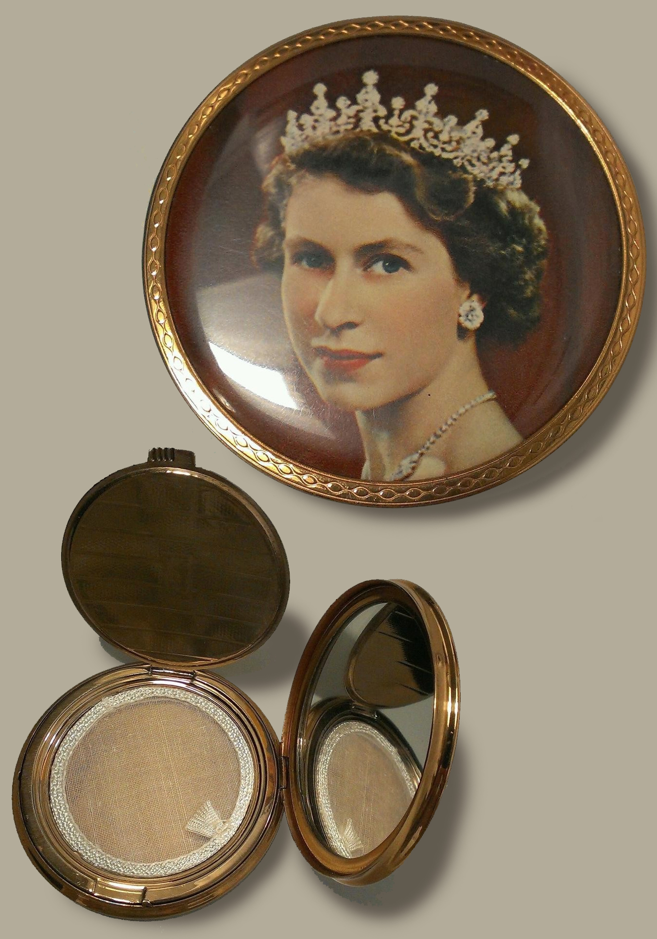 4 1953 powder compact with QEII