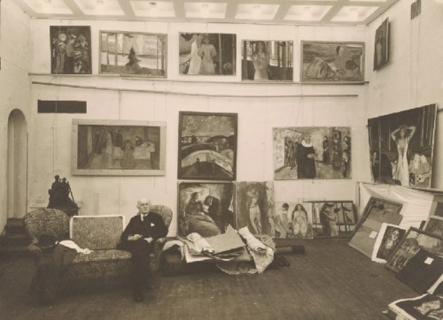 12 Edvard-Munch-in-his-studio-at-Ekely-on-the-outskirts-of-Oslo-ca-1938-Photo-The-Munch